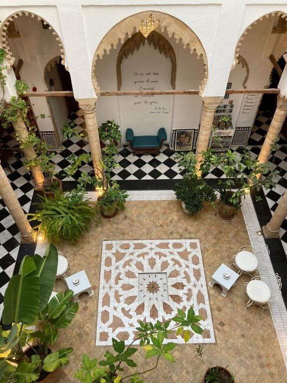 Dar Shâan – Riad avec piscine sur le toit et vue panoramique.